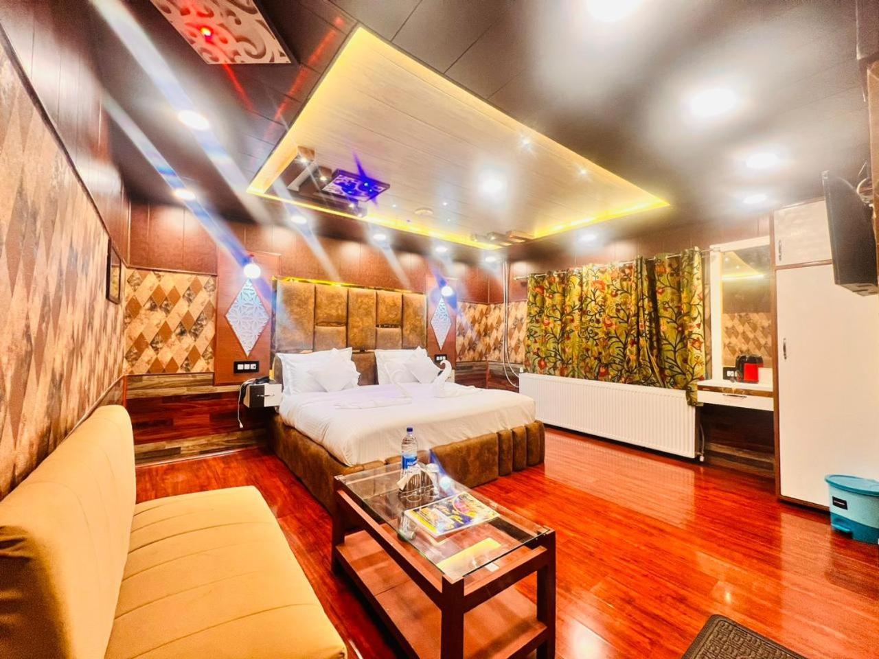Pine View Resort Gulmarg Exterior photo
