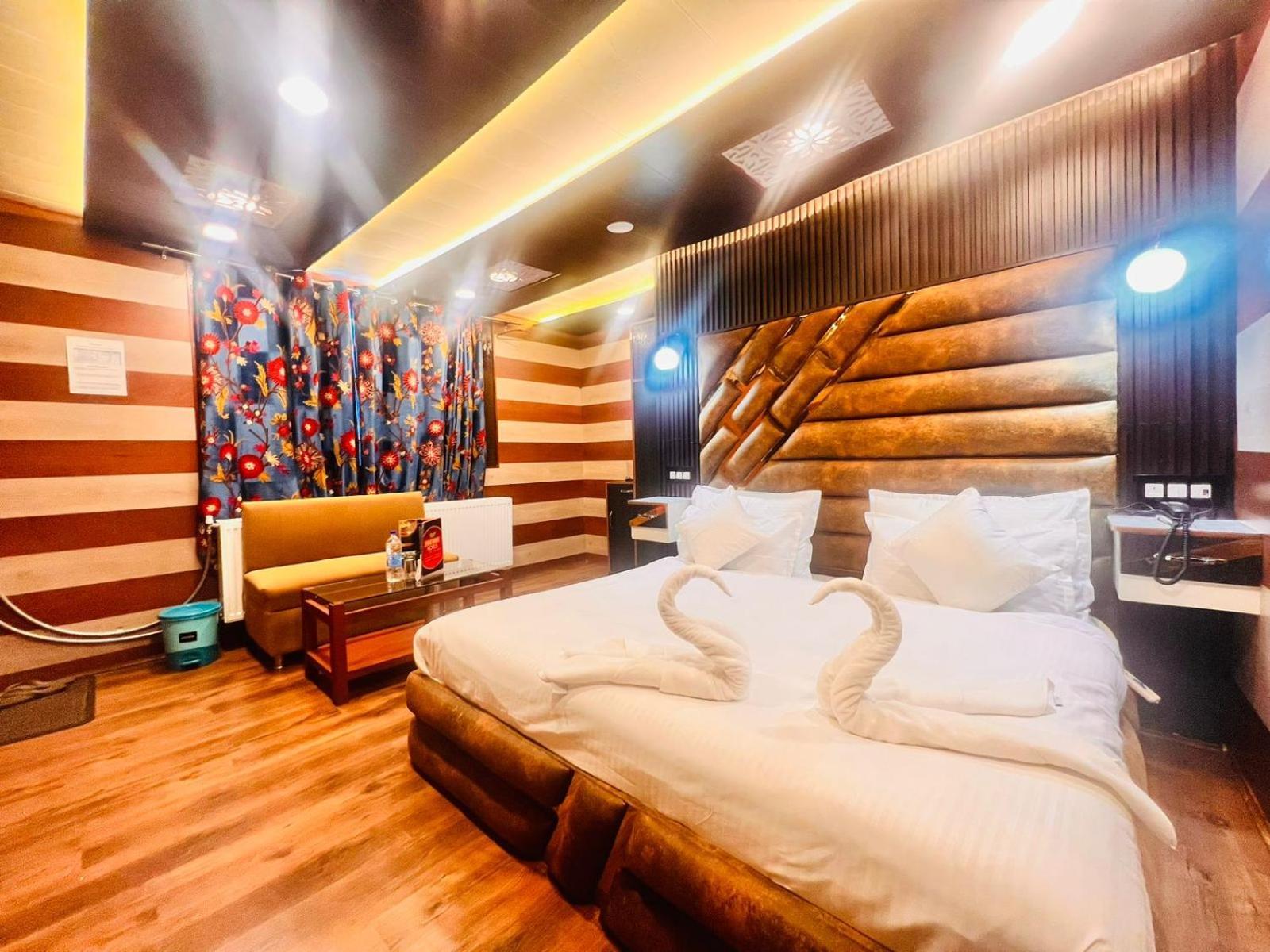 Pine View Resort Gulmarg Exterior photo