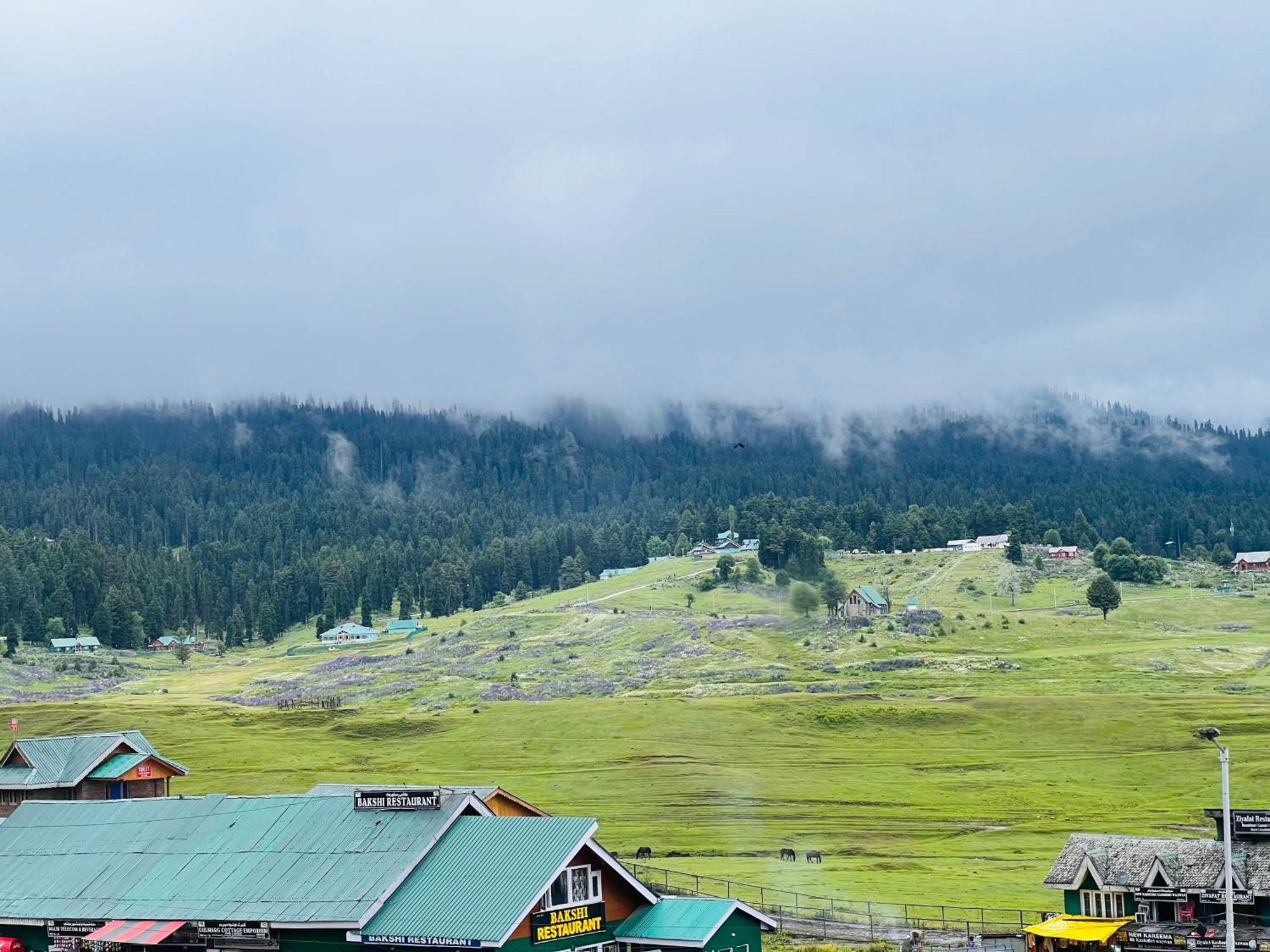 Pine View Resort Gulmarg Exterior photo