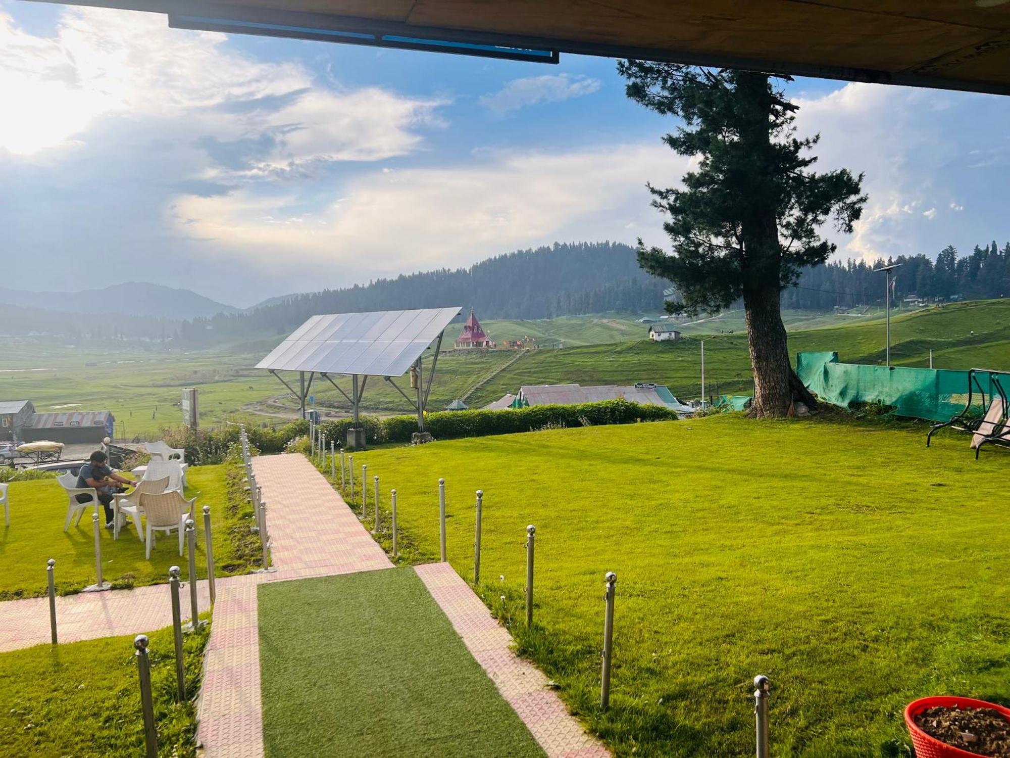 Pine View Resort Gulmarg Exterior photo