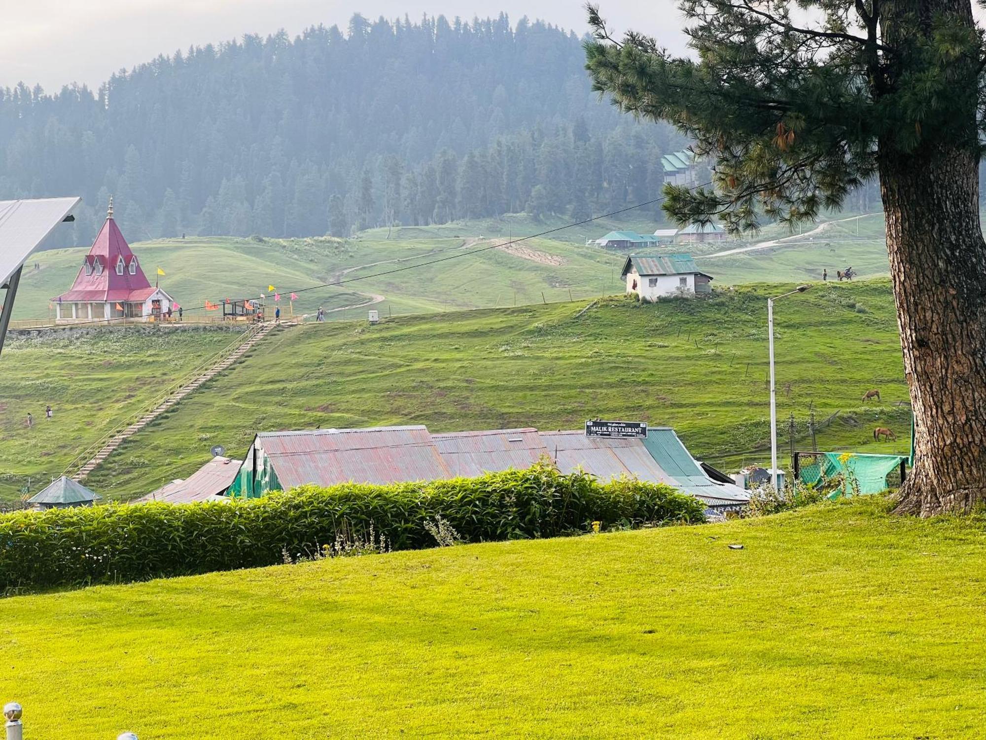 Pine View Resort Gulmarg Exterior photo