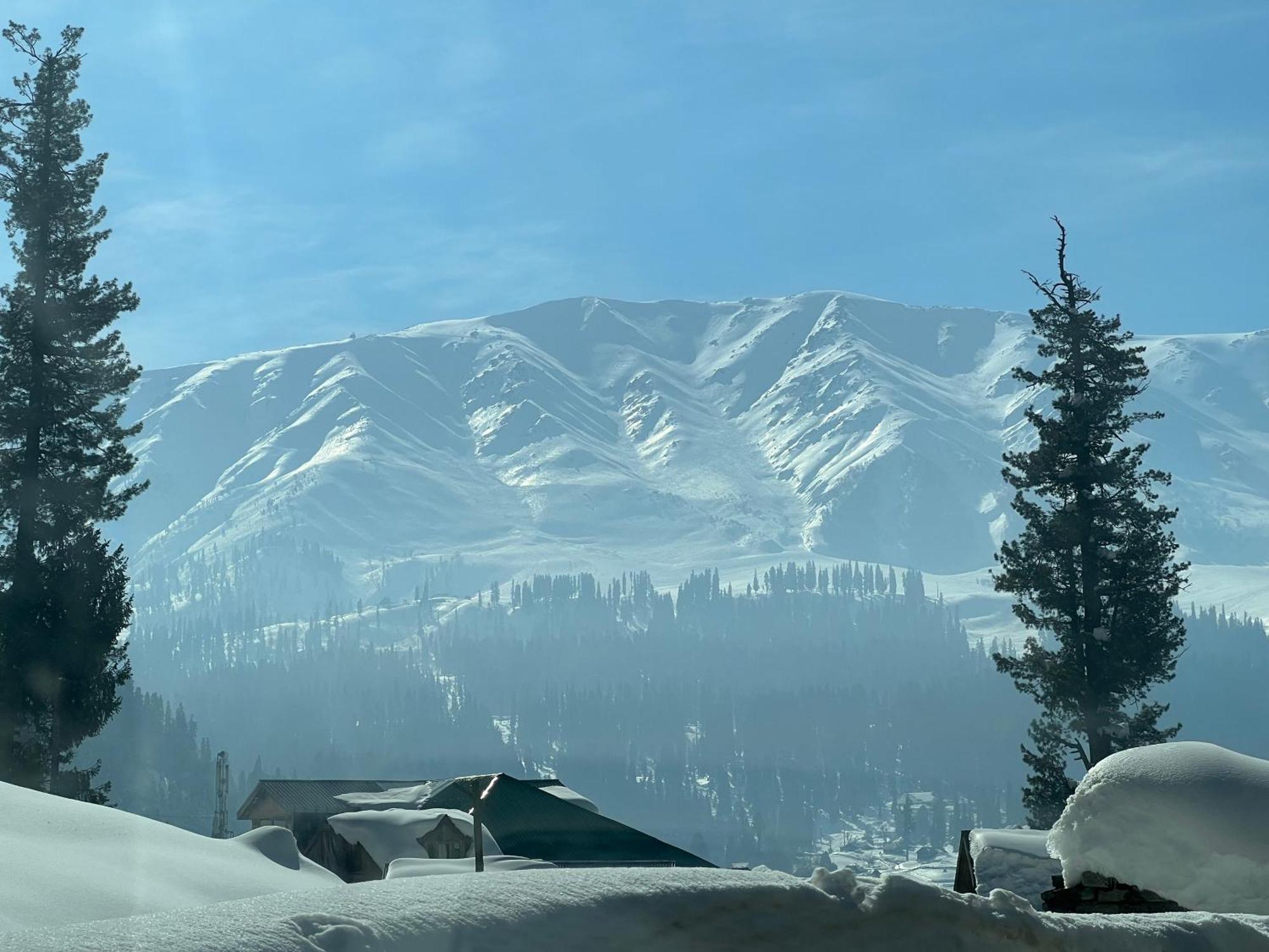 Pine View Resort Gulmarg Exterior photo