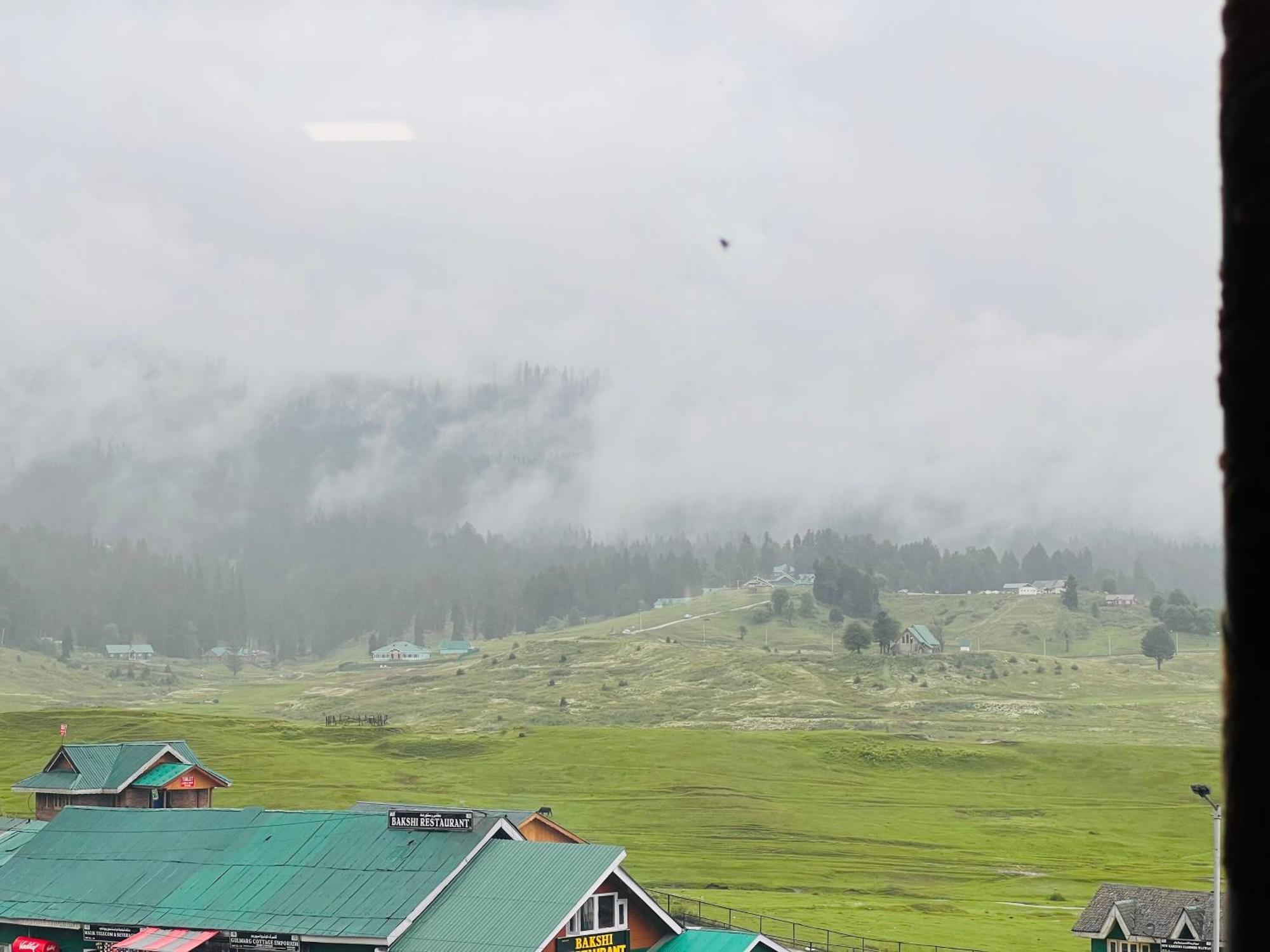 Pine View Resort Gulmarg Exterior photo