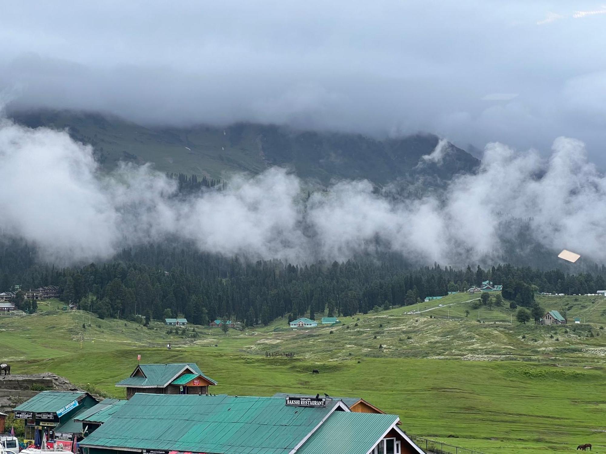Pine View Resort Gulmarg Exterior photo