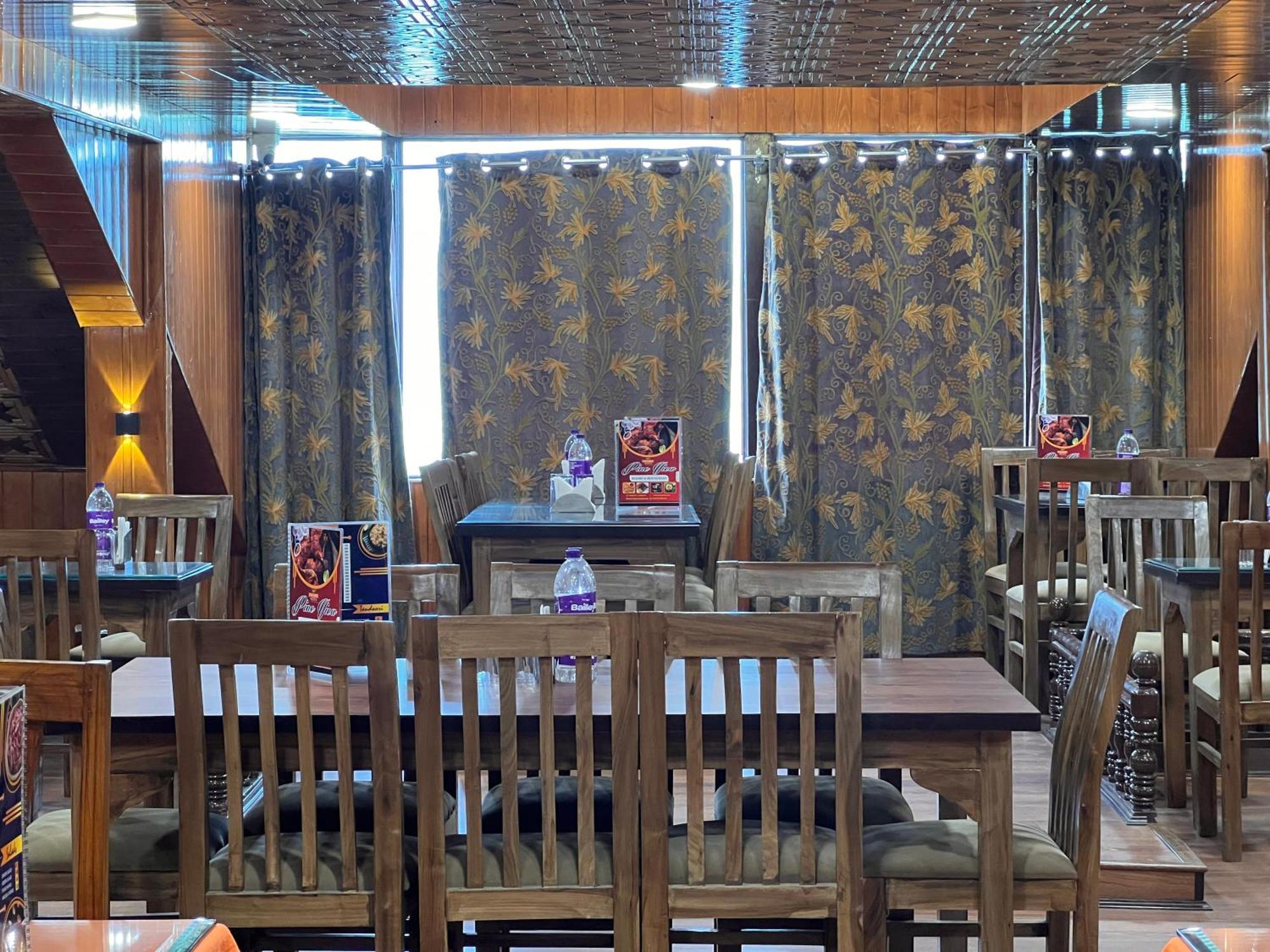 Pine View Resort Gulmarg Exterior photo
